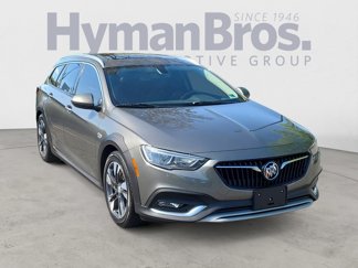 Used 2018 Buick Regal Essence w/ Sights and Sounds Package image 1