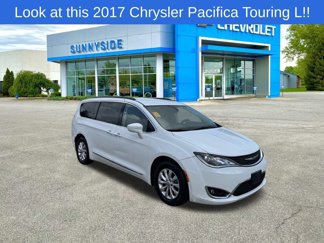 Used 2017 Chrysler Pacifica Touring-L image 1