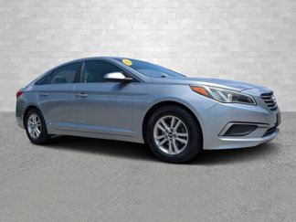Used 2017 Hyundai Sonata SE image 1