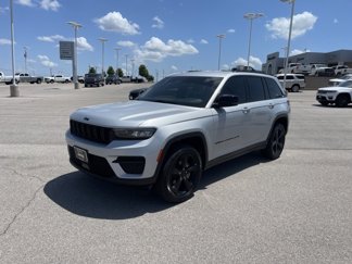 Used 2022 Jeep Grand Cherokee Altitude image 1
