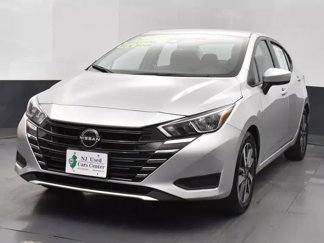 Used 2023 Nissan Versa SV image 1