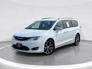 Used 2017 Chrysler Pacifica Limited image 1