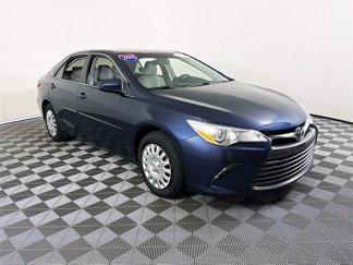 Used 2015 Toyota Camry LE image 1