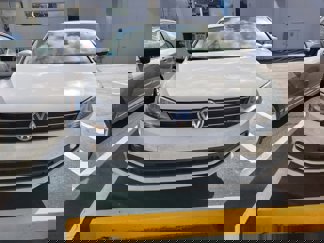 Used 2016 Volkswagen Jetta SEL image 1