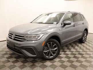 Used 2022 Volkswagen Tiguan SE image 1