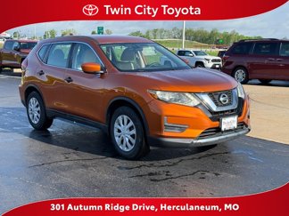 Used 2017 Nissan Rogue S image 1