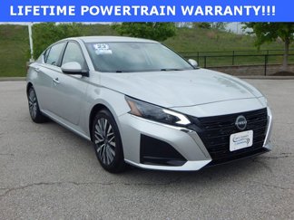 Used 2023 Nissan Altima 2.5 SV image 1