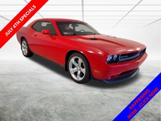 Used 2014 Dodge Challenger SXT image 1