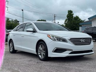 Used 2017 Hyundai Sonata SE image 1