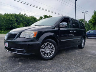 Used 2014 Chrysler Town & Country Touring-L w/ Driver Convenience Group image 1