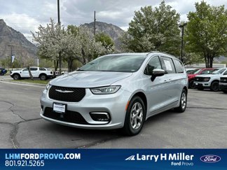 Used 2023 Chrysler Pacifica Limited image 1
