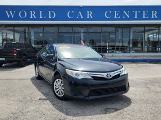 Used 2014 Toyota Camry LE image 1