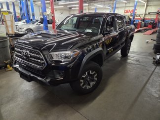 Used 2017 Toyota Tacoma TRD Off-Road image 1