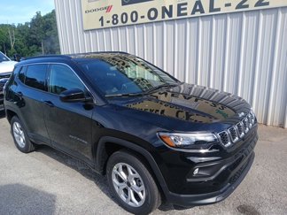 New 2025 Jeep Compass Latitude image 1