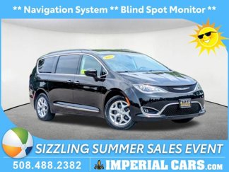 Used 2017 Chrysler Pacifica Touring-L w/ Tire & Wheel Group image 1