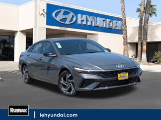 Used 2025 Hyundai Elantra Sport image 1