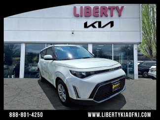 Used 2023 Kia Soul LX image 1