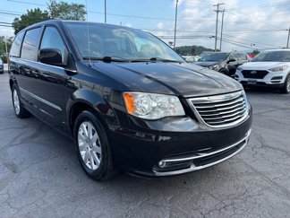 Used 2016 Chrysler Town & Country Touring image 1