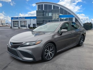 Used 2022 Toyota Camry SE image 1