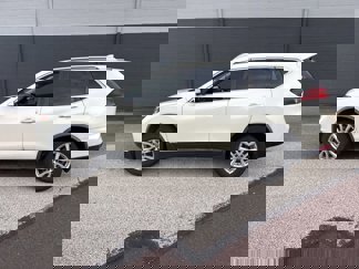 Used 2018 Nissan Rogue SV image 1