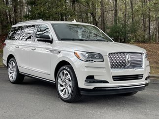 Used 2024 Lincoln Navigator Reserve image 1