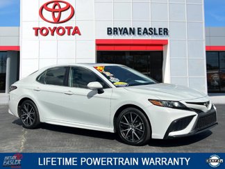 Used 2022 Toyota Camry SE image 1