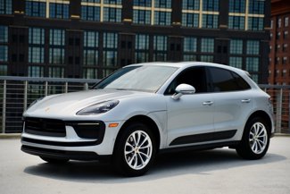 Certified 2025 Porsche Macan image 1