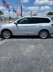 Used 2014 Nissan Pathfinder SV image 1