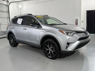 Used 2018 Toyota RAV4 SE image 1