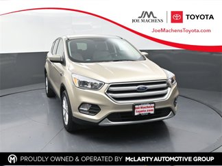 Used 2017 Ford Escape SE image 1