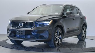 Certified 2025 Volvo XC40 B5 Core image 1