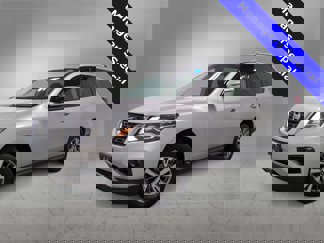 Used 2018 Nissan Pathfinder SV image 1