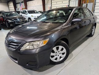 Used 2011 Toyota Camry LE image 1