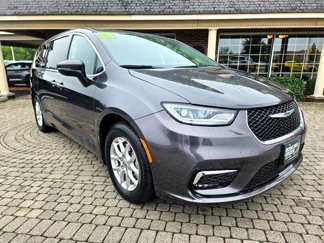 Used 2023 Chrysler Pacifica Touring-L image 1