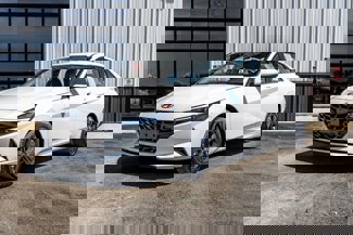 Used 2023 Hyundai Elantra SEL image 1