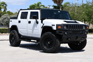Used 2005 HUMMER H2 SUT w/ Preferred Equipment Group image 1