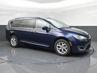 Used 2017 Chrysler Pacifica Touring-L w/ Tire & Wheel Group image 1