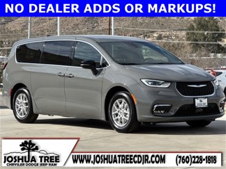 New 2025 Chrysler Pacifica Select image 1