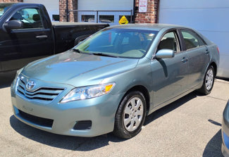 Used 2010 Toyota Camry LE image 1