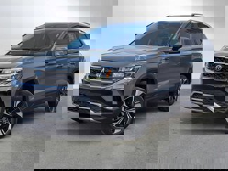 New 2024 Volkswagen Taos SE image 1