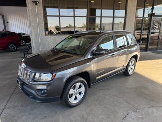 Used 2017 Jeep Compass Latitude image 1