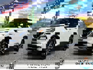 Used 2021 Nissan Rogue SV image 1