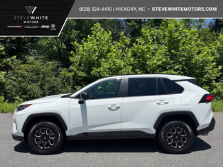 Used 2021 Toyota RAV4 LE image 1