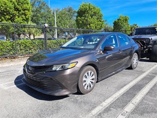 Used 2019 Toyota Camry LE image 1