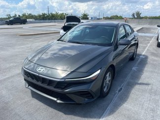 Used 2024 Hyundai Elantra SE image 1