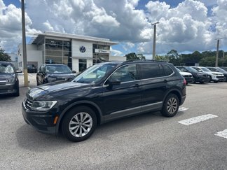 Used 2018 Volkswagen Tiguan SE w/ Panoramic Sunroof Package image 1