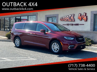 Used 2023 Chrysler Pacifica Touring-L image 1