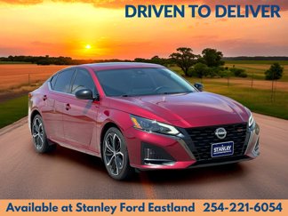 Used 2023 Nissan Altima 2.5 SR w/ SR Premium Package image 1