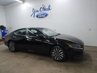 Used 2023 Nissan Altima 2.5 SV w/ SV Premium Package image 1