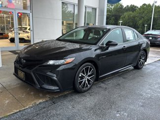 Used 2023 Toyota Camry SE image 1